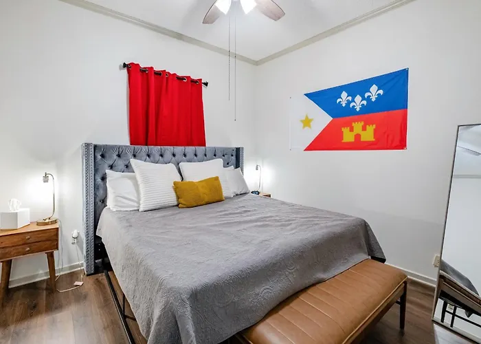 Charming 3br Historic On Mardi Gras Route Lafayette
