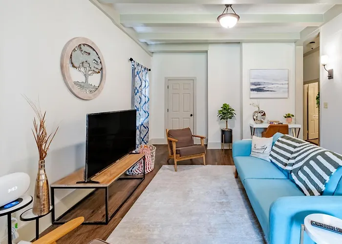 Charming 3br Historic On Mardi Gras Route