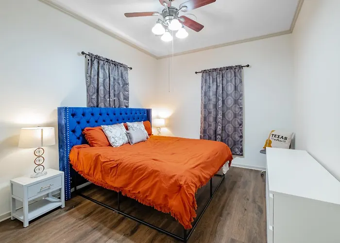 Charming 3br Historic On Mardi Gras Route