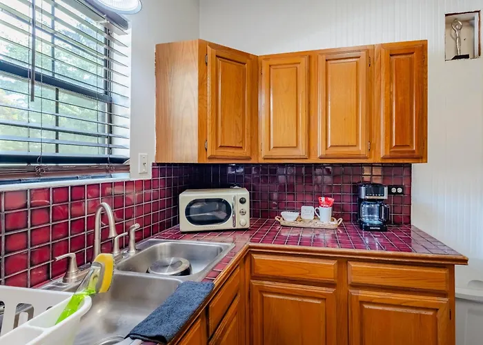 Charming 3br Historic On Mardi Gras Route Appartement