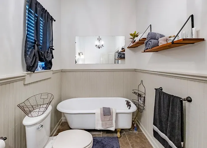 Charming 3br Historic On Mardi Gras Route Appartement