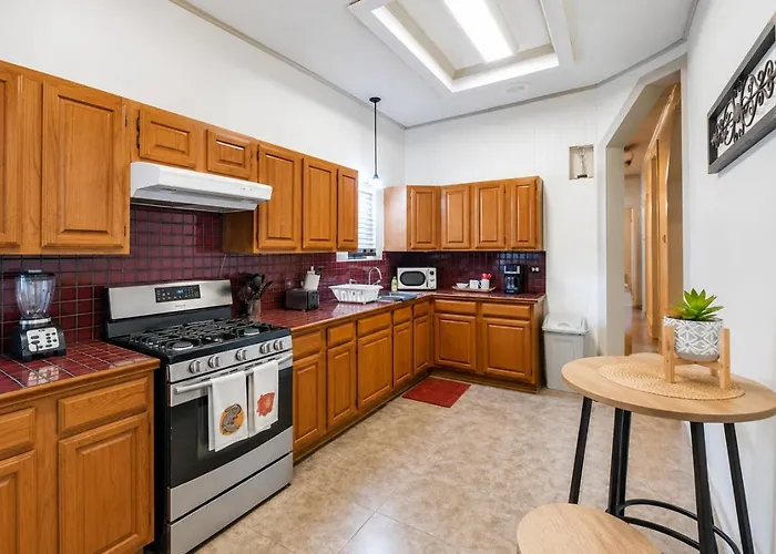 Charming 3br Historic On Mardi Gras Route Appartement